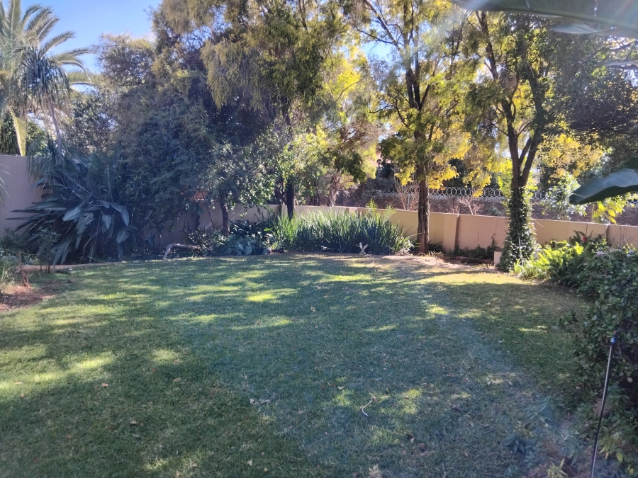 3 Bedroom Property for Sale in Die Hoewes Gauteng