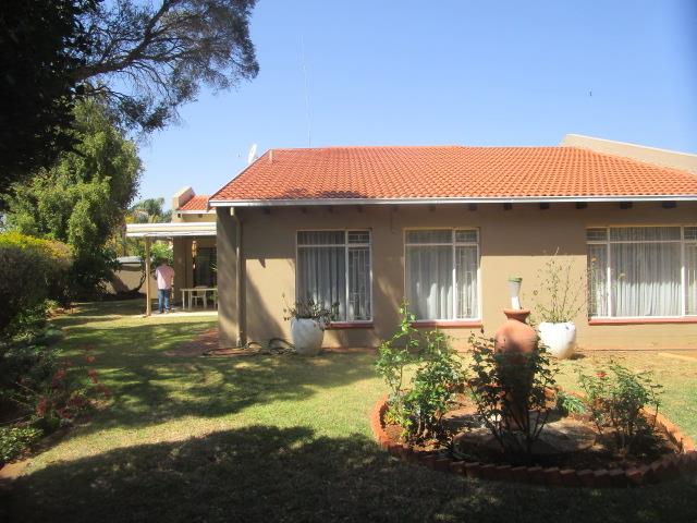 3 Bedroom Property for Sale in Die Hoewes Gauteng