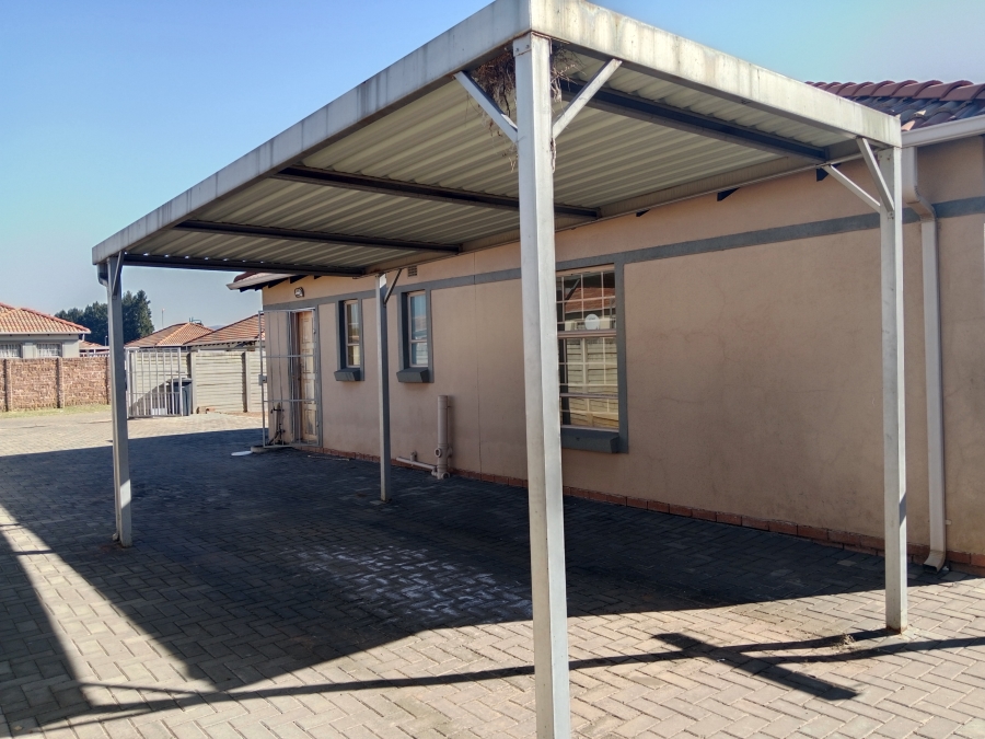 To Let 3 Bedroom Property for Rent in Andeon Gauteng