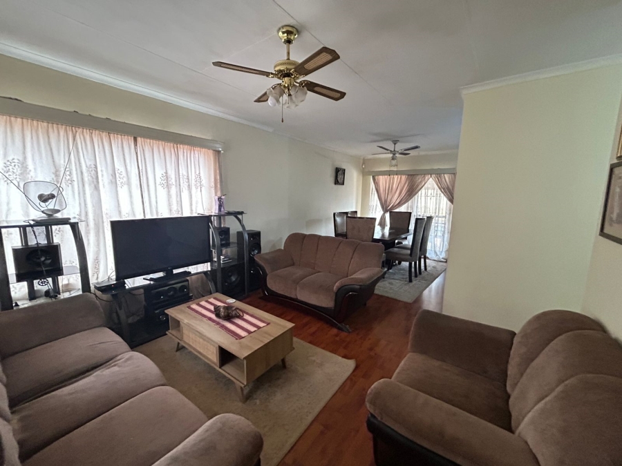To Let 3 Bedroom Property for Rent in The Orchards Gauteng