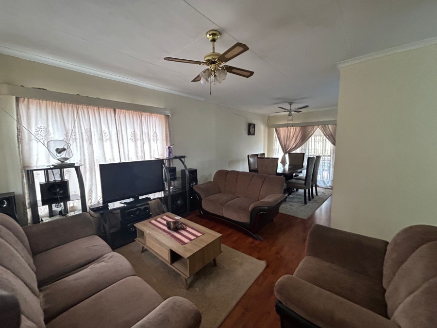 To Let 3 Bedroom Property for Rent in The Orchards Gauteng