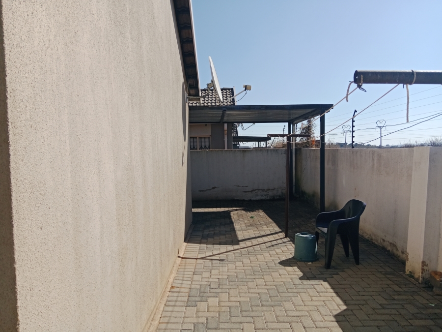 To Let 3 Bedroom Property for Rent in Rosslyn Gauteng