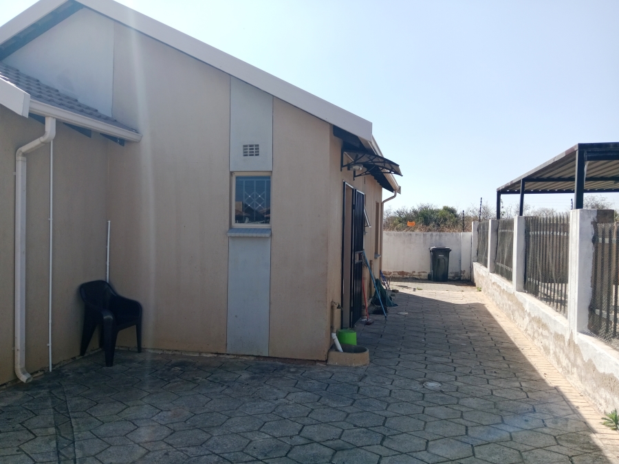 To Let 3 Bedroom Property for Rent in Rosslyn Gauteng
