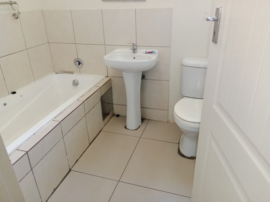 To Let 3 Bedroom Property for Rent in Rosslyn Gauteng