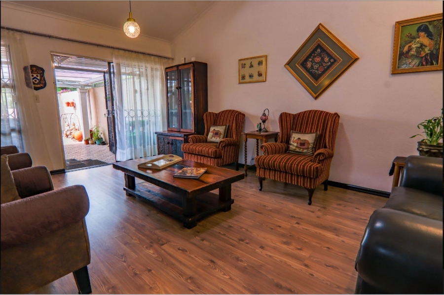 3 Bedroom Property for Sale in Die Hoewes Gauteng