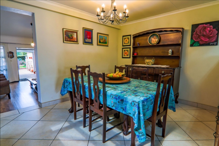 3 Bedroom Property for Sale in Die Hoewes Gauteng