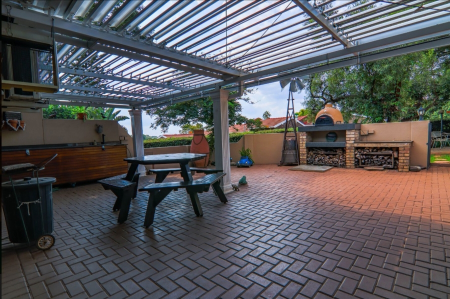 3 Bedroom Property for Sale in Die Hoewes Gauteng