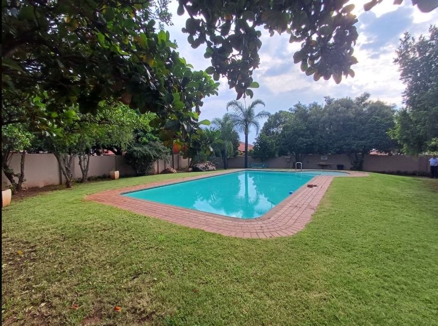 3 Bedroom Property for Sale in Die Hoewes Gauteng