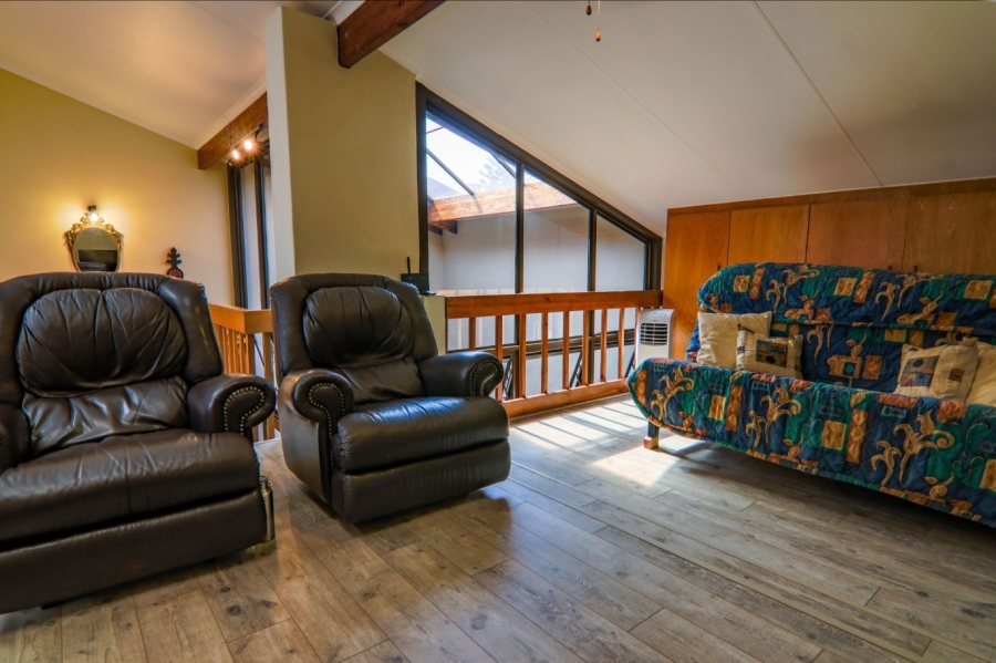 3 Bedroom Property for Sale in Die Hoewes Gauteng