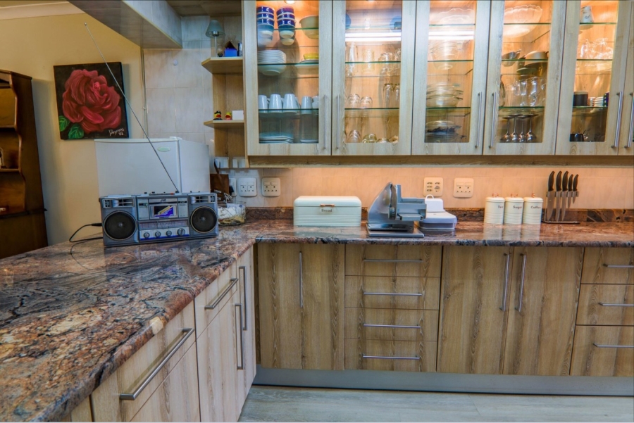 3 Bedroom Property for Sale in Die Hoewes Gauteng