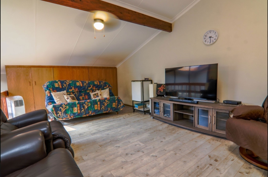 3 Bedroom Property for Sale in Die Hoewes Gauteng