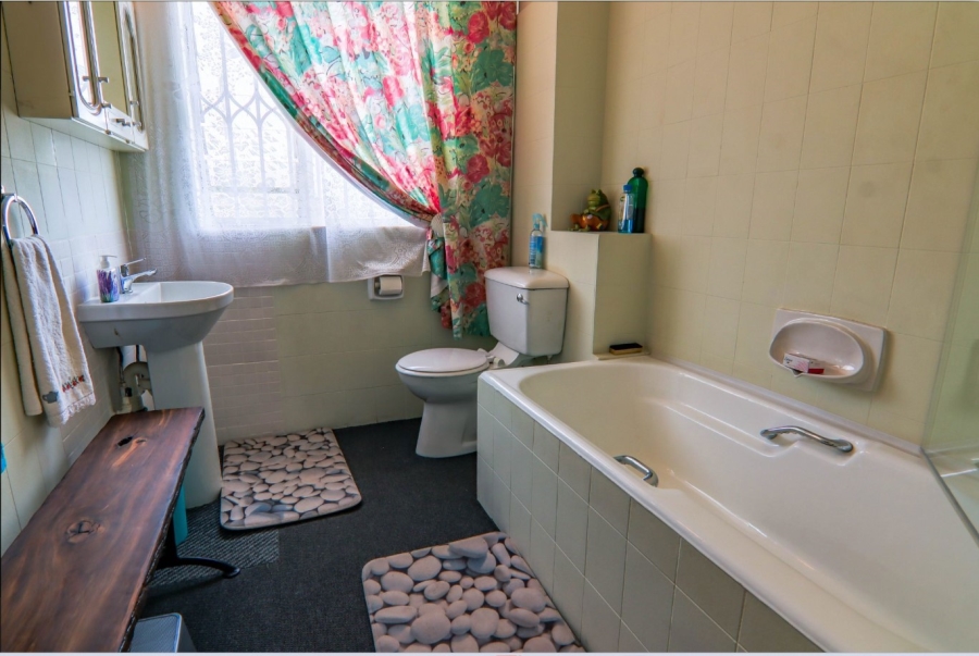 3 Bedroom Property for Sale in Die Hoewes Gauteng