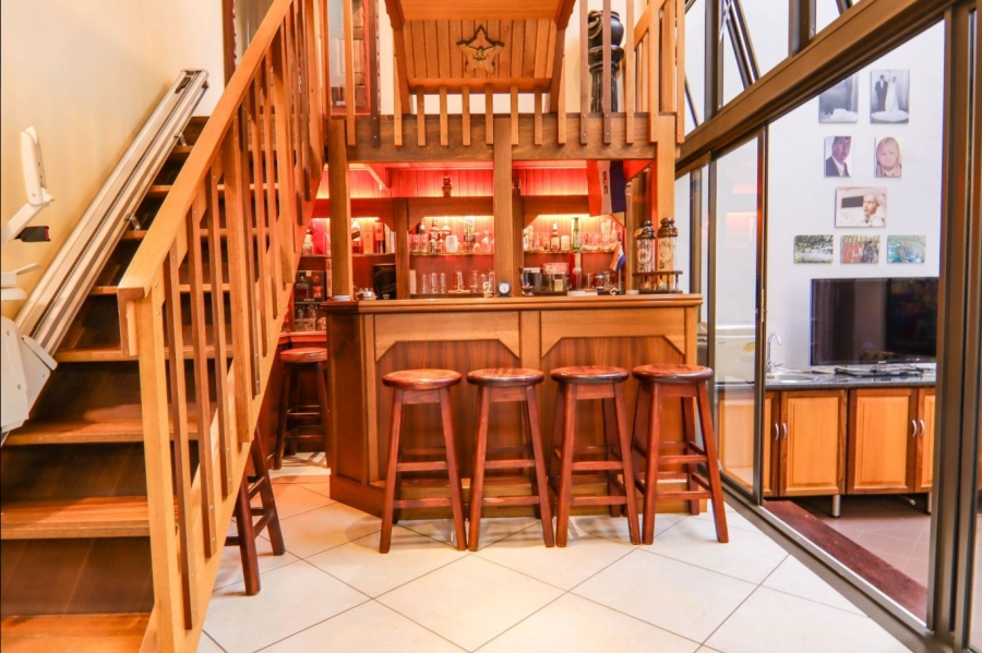 3 Bedroom Property for Sale in Die Hoewes Gauteng