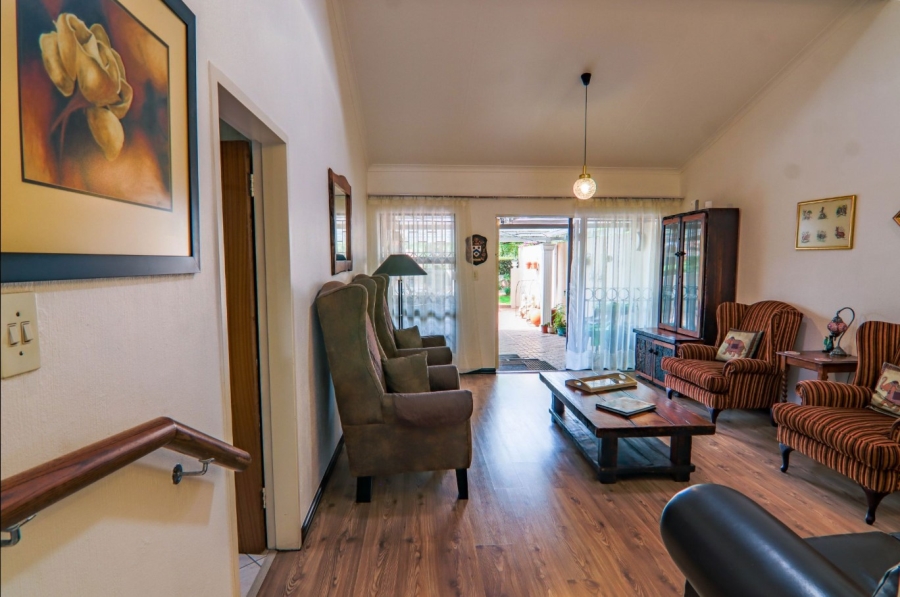 3 Bedroom Property for Sale in Die Hoewes Gauteng