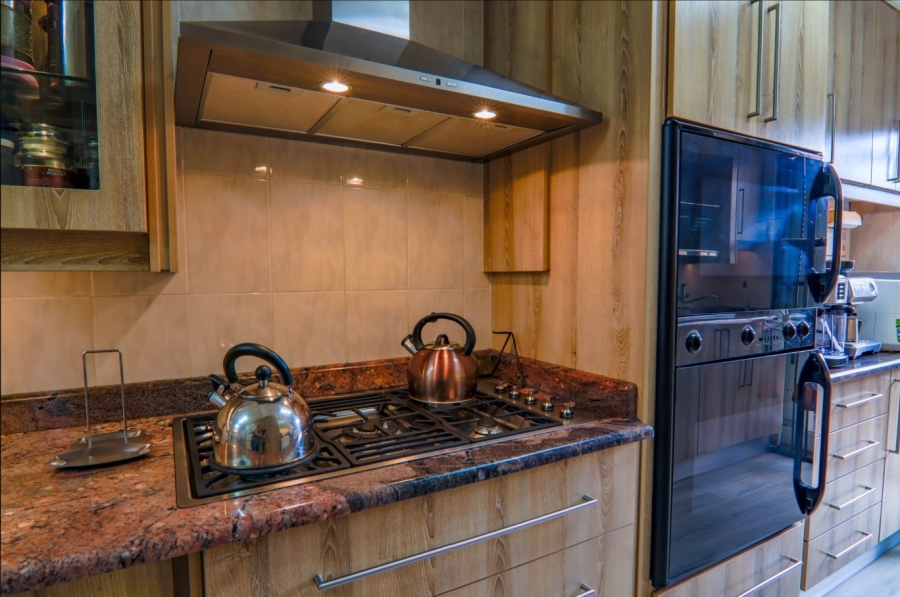 3 Bedroom Property for Sale in Die Hoewes Gauteng