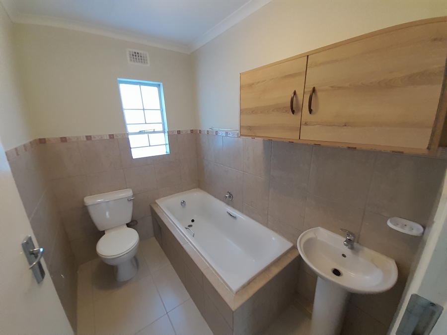 To Let 4 Bedroom Property for Rent in Andeon Gauteng