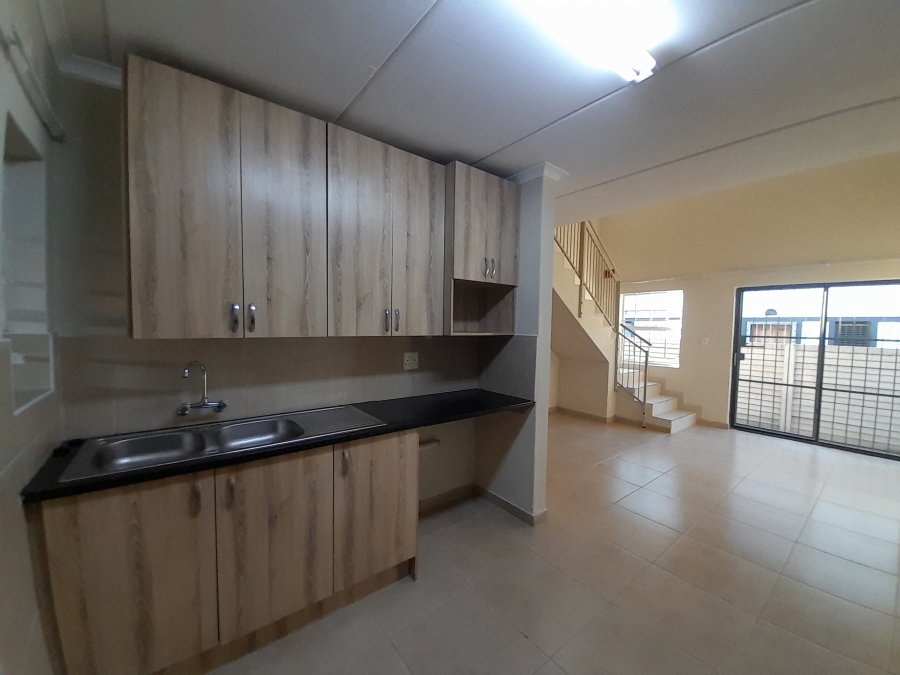 To Let 4 Bedroom Property for Rent in Andeon Gauteng