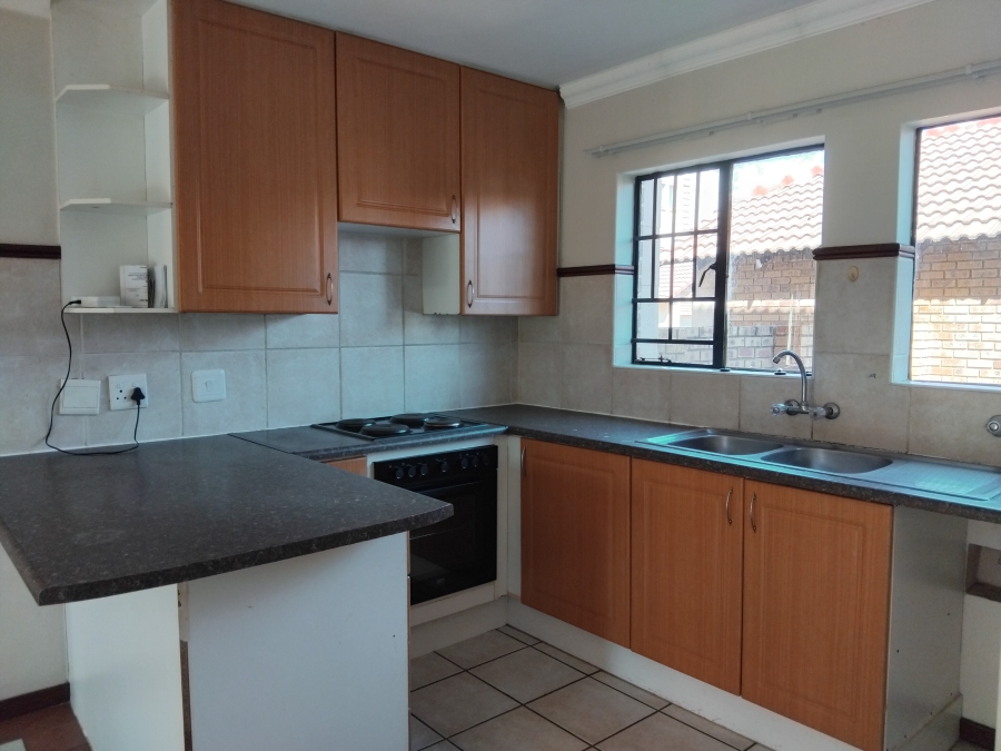 2 Bedroom Property for Sale in Die Hoewes Gauteng