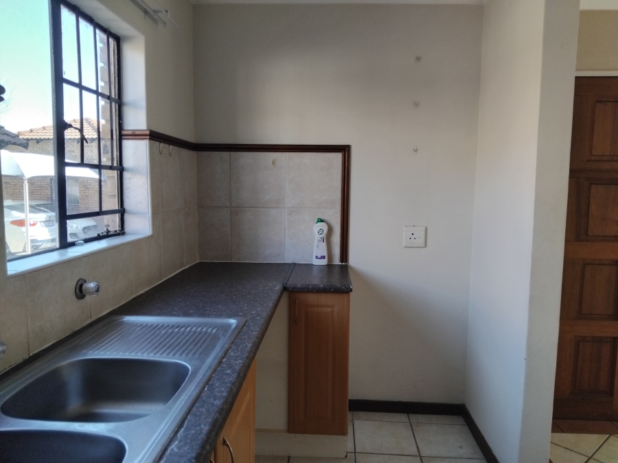 2 Bedroom Property for Sale in Die Hoewes Gauteng