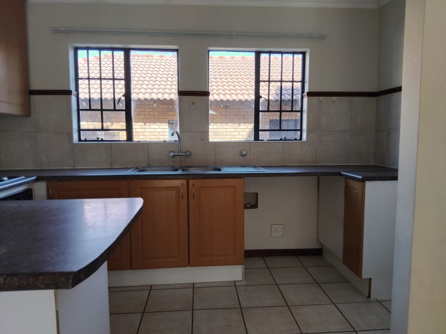 2 Bedroom Property for Sale in Die Hoewes Gauteng