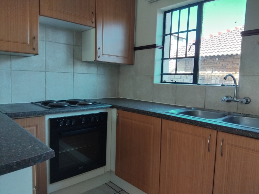 2 Bedroom Property for Sale in Die Hoewes Gauteng