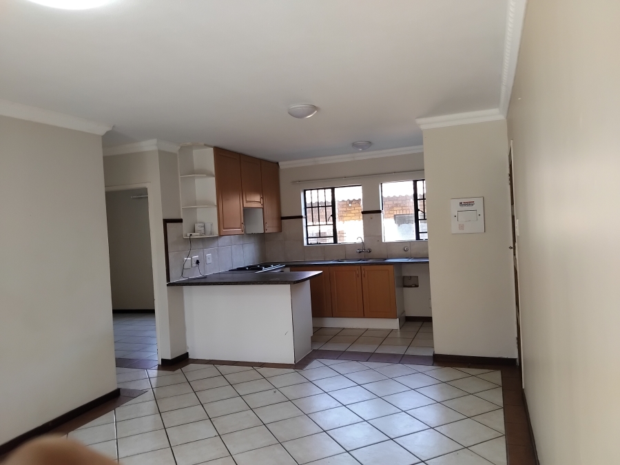2 Bedroom Property for Sale in Die Hoewes Gauteng