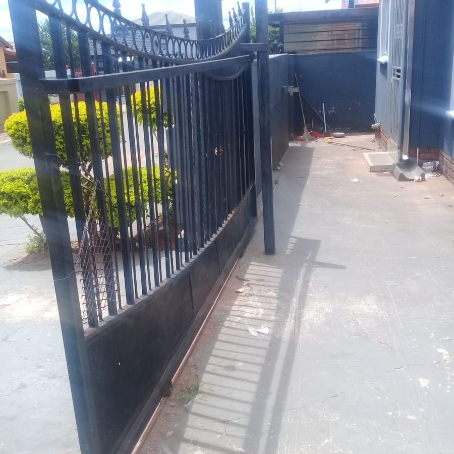 2 Bedroom Property for Sale in Soshanguve VV Gauteng