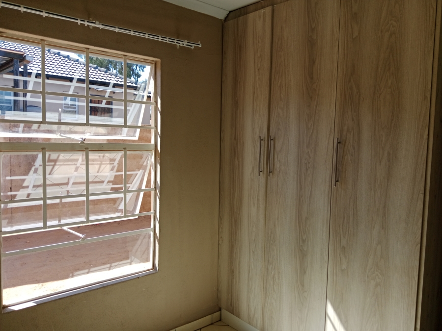 To Let 3 Bedroom Property for Rent in Glenway Estate Gauteng