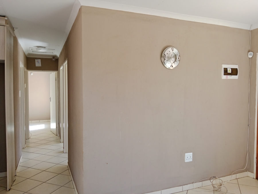 To Let 3 Bedroom Property for Rent in Glenway Estate Gauteng