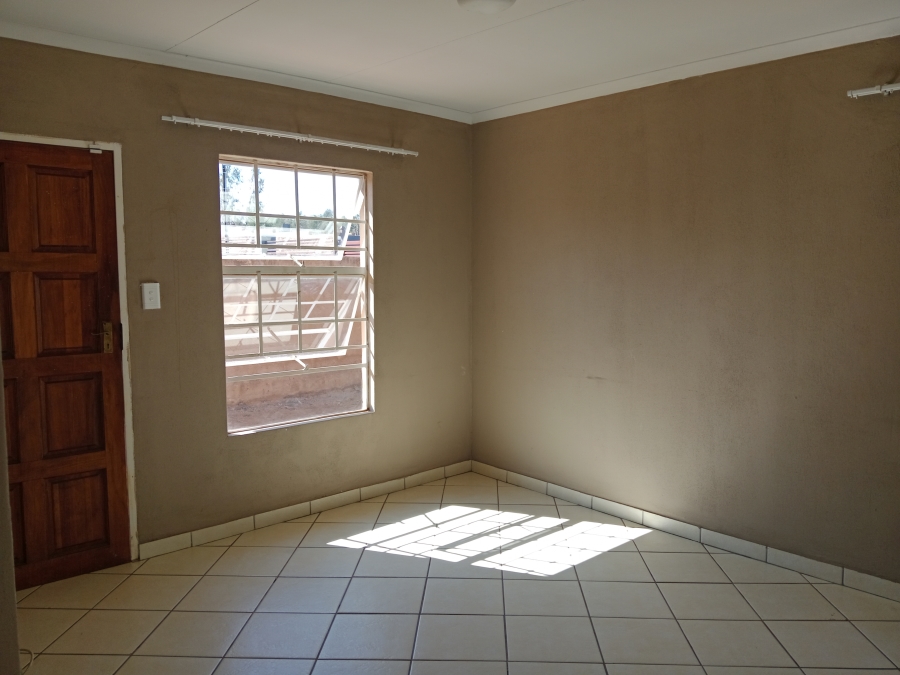 To Let 3 Bedroom Property for Rent in Glenway Estate Gauteng
