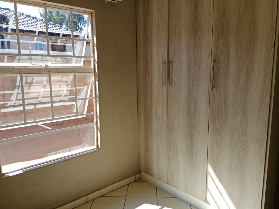 To Let 3 Bedroom Property for Rent in Glenway Estate Gauteng