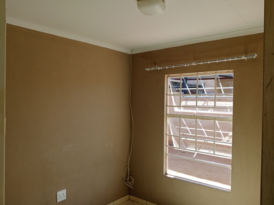 To Let 3 Bedroom Property for Rent in Glenway Estate Gauteng
