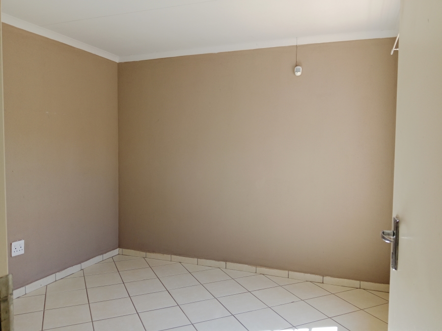To Let 3 Bedroom Property for Rent in Glenway Estate Gauteng