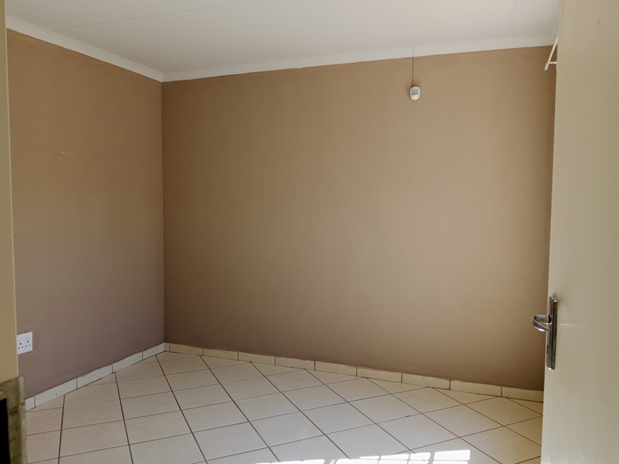 To Let 3 Bedroom Property for Rent in Glenway Estate Gauteng