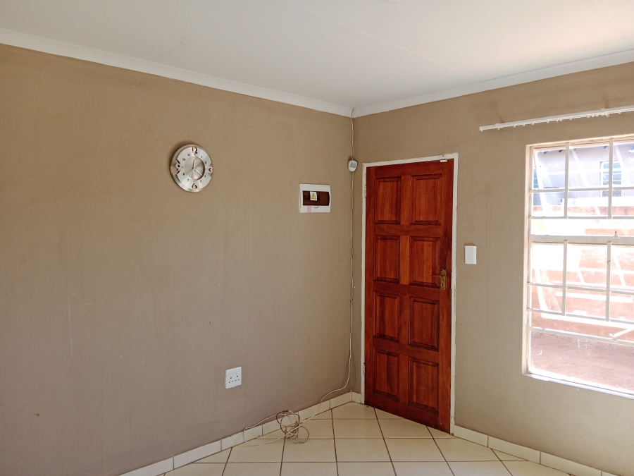 To Let 3 Bedroom Property for Rent in Glenway Estate Gauteng