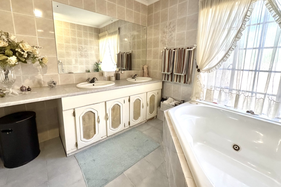 4 Bedroom Property for Sale in Erasmuskloof Gauteng