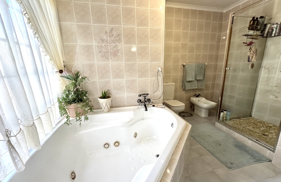 4 Bedroom Property for Sale in Erasmuskloof Gauteng