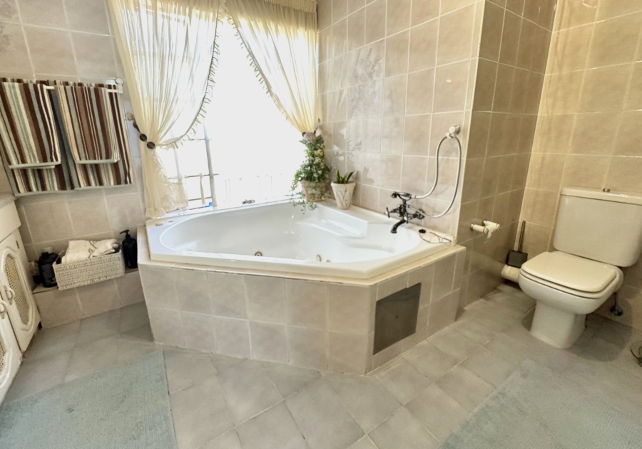 4 Bedroom Property for Sale in Erasmuskloof Gauteng