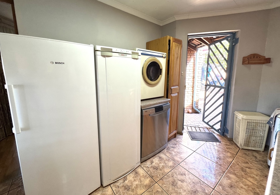 4 Bedroom Property for Sale in Erasmuskloof Gauteng