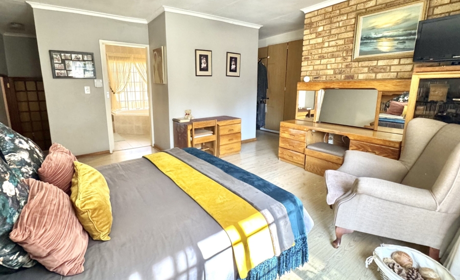 4 Bedroom Property for Sale in Erasmuskloof Gauteng