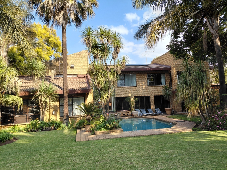 5 Bedroom Property for Sale in Lakefield Gauteng
