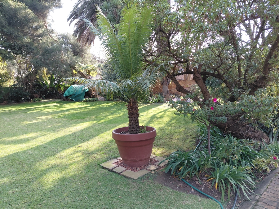 5 Bedroom Property for Sale in Lakefield Gauteng