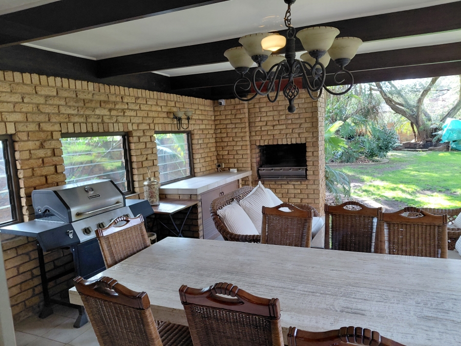 5 Bedroom Property for Sale in Lakefield Gauteng