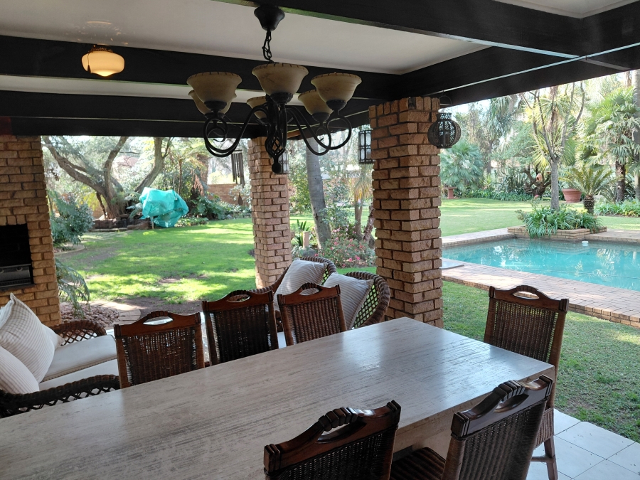 5 Bedroom Property for Sale in Lakefield Gauteng