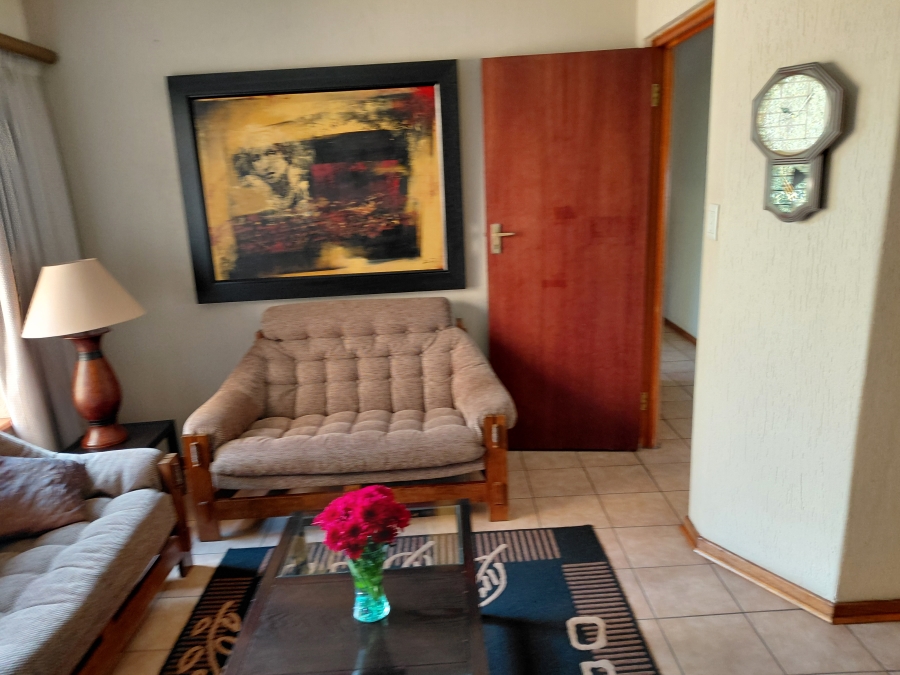 5 Bedroom Property for Sale in Lakefield Gauteng