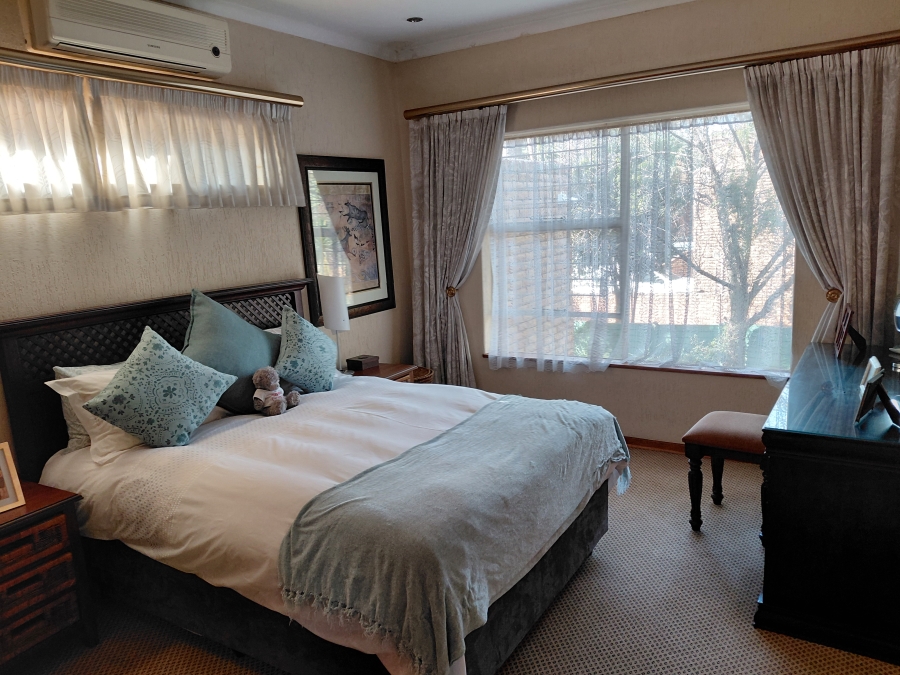 5 Bedroom Property for Sale in Lakefield Gauteng