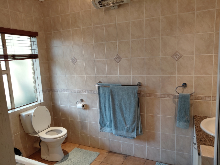 5 Bedroom Property for Sale in Lakefield Gauteng