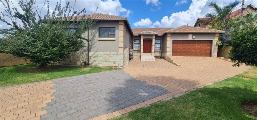4 Bedroom Property for Sale in Cosmo City Gauteng