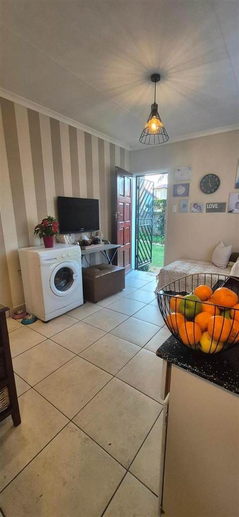 2 Bedroom Property for Sale in Cosmo City Gauteng