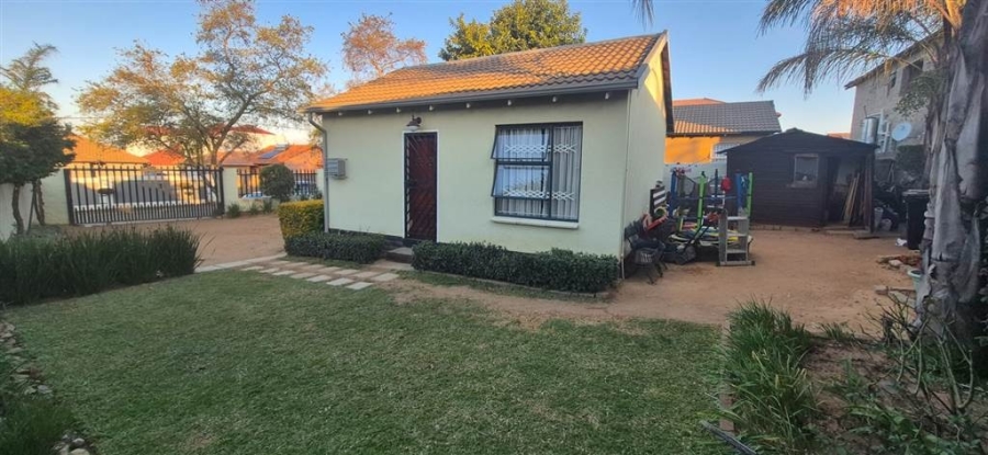 2 Bedroom Property for Sale in Cosmo City Gauteng